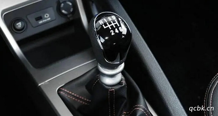 手動(dòng)擋汽車的正確駕駛步驟