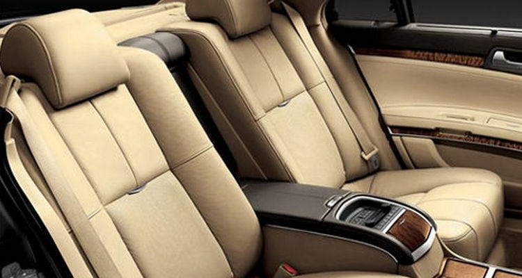 小轎車(chē)后排可以坐幾個(gè)人