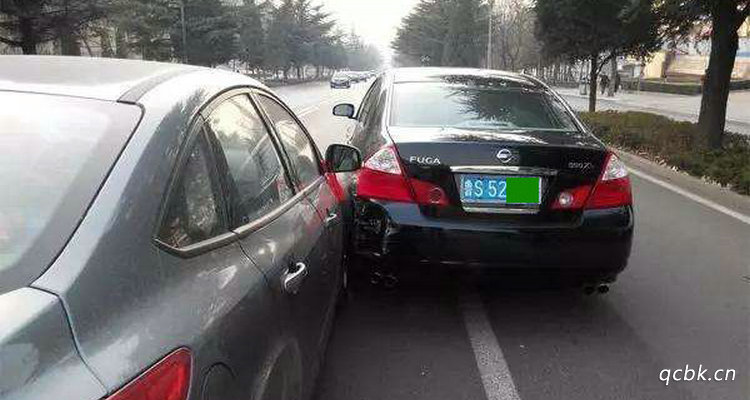 前面車急剎車后車追尾誰(shuí)的責(zé)任