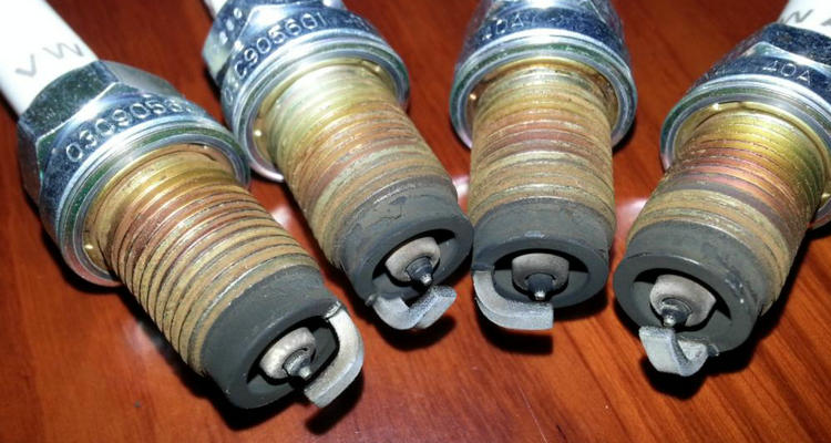 怎樣判斷火花塞是否應(yīng)該更換了