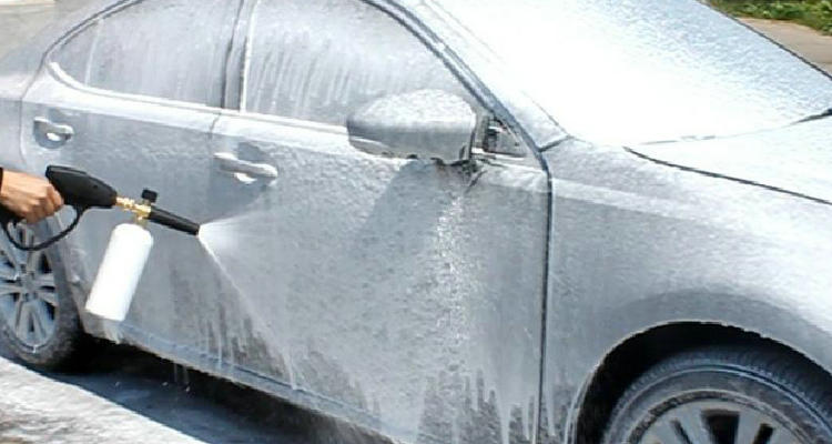 汽車暴曬后可以洗車嗎