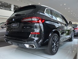 2022款 華晨寶馬X5外觀圖片