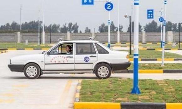 學(xué)車自動擋和手動擋哪種學(xué)費(fèi)貴，我選手動擋