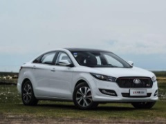 奔騰b50車價(jià)格及配置 精英版裸車價(jià)格為8.59萬(wàn)