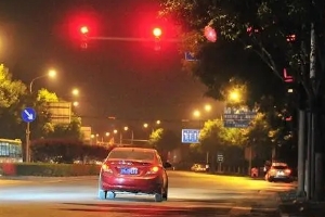 闖紅燈幾天可以查到違章信息，一般2-5個(gè)工作日（最晚不超過13個(gè)工作日）