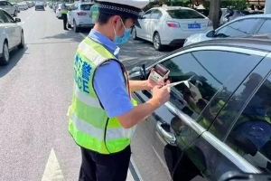 違停扣多少分罰款多少，具體看處于什么地方（市區(qū)違停只罰款200元不扣分）標(biāo)志圖片