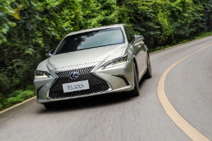 雷克薩斯es300h新款價格，在售2021款報價37萬起