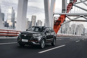 長(zhǎng)安cs55plus藍(lán)鯨版2021款怎么樣，動(dòng)力加速?gòu)?qiáng)勁（尺寸參數(shù)偏?。? /></a>
       </div> 
      </div> <h3><a href=