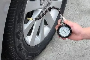 夏天胎壓多少正常合適，2.3bar最合適（低于標(biāo)準(zhǔn)胎壓0.1-0.2bar）