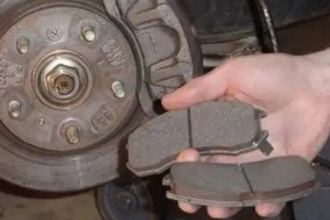 剎車片多久換一次，更換周期3到5萬公里