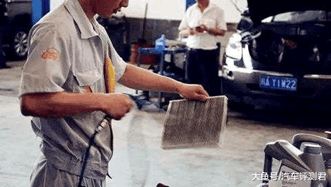 汽車開空調(diào)耗油？修車工說漏嘴，一個小動作，既制冷還省油！