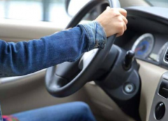 如何正確的使用（打）方向盤，方向盤對(duì)車有影響