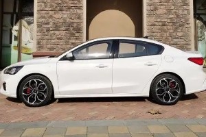 福特?？怂?022款報價及圖片 2022款?？怂故蹆r11萬元(落地13萬)