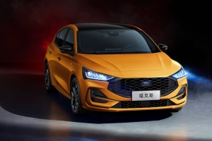 福特?？怂故菐赘装l(fā)動(dòng)機(jī) 2022款為四缸發(fā)動(dòng)機(jī)(最大馬力177匹)