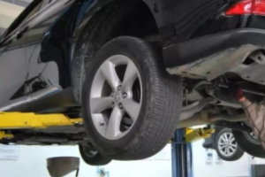 汽車大保養(yǎng)做些什么項目 更換機油、三濾、變速箱潤滑油、火花塞等