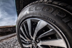 普利司通輪胎怎么樣 平整度低、排水性好、附著力很好（價格適中）