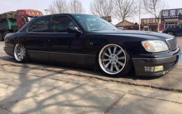 輪距是什么意思 左、右車輪中心間的距離