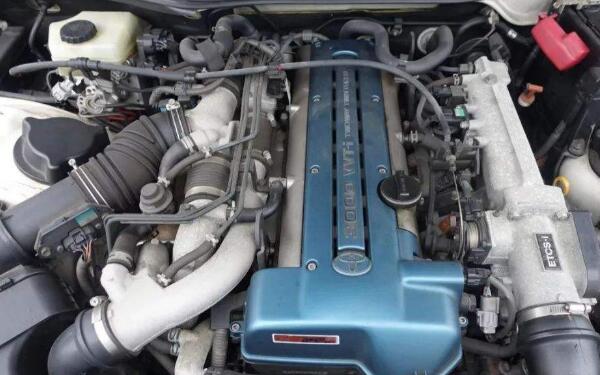 多用于F1賽車(chē)場(chǎng) v10發(fā)動(dòng)機(jī)怎么樣	