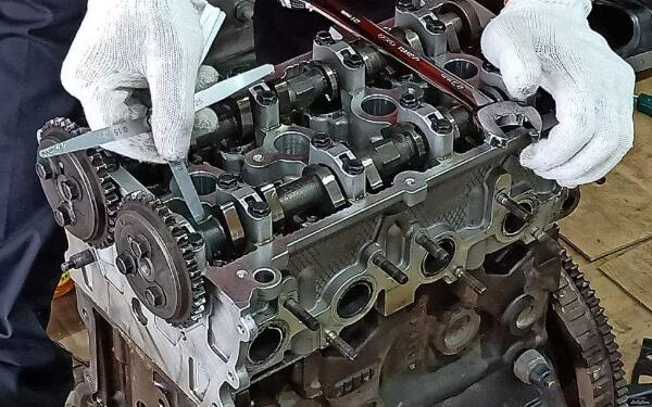 控制氣門的開(kāi)啟和閉合 發(fā)動(dòng)機(jī)凸輪軸是什么