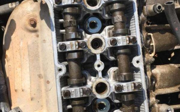 控制氣門的開(kāi)啟和閉合 發(fā)動(dòng)機(jī)凸輪軸是什么