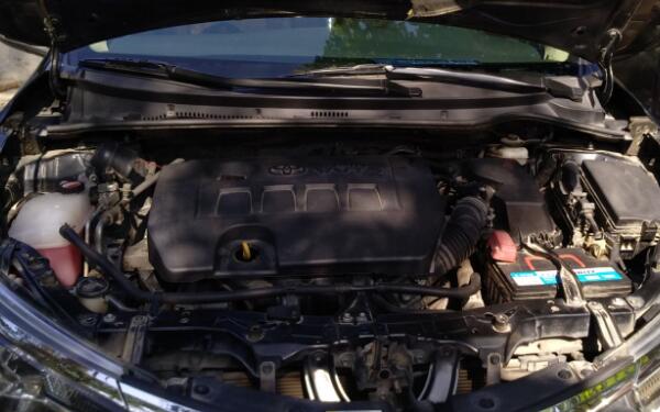 發(fā)動機油封是什么 漏油的原因有哪些