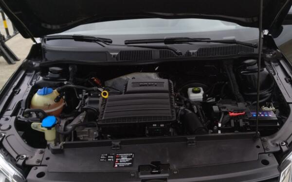 發(fā)動機油封是什么 漏油的原因有哪些