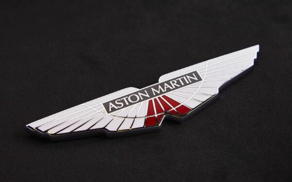 阿斯頓馬丁車(chē)標(biāo)含義是什么 天賜速度和遠(yuǎn)大志向