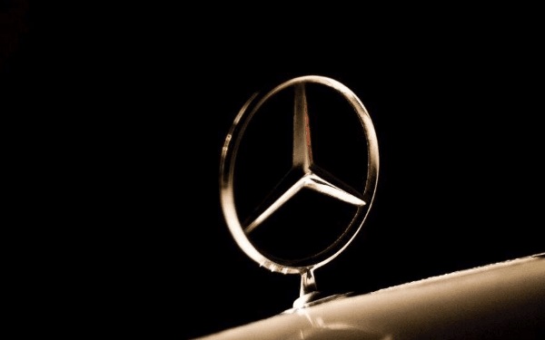奔馳車標(biāo)多少錢一個 奔馳立標(biāo)和大標(biāo)有什么區(qū)別