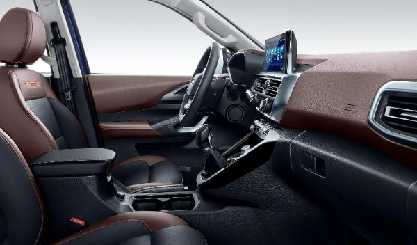 長(zhǎng)安凱程F70自動(dòng)擋上市，內(nèi)飾配置透露出濃濃的科技感
