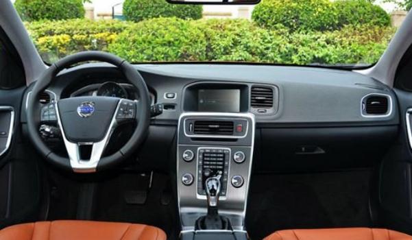 新款沃爾沃V60正式上市，選用冷色調(diào)內(nèi)飾主題