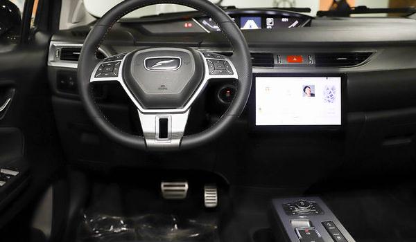 云度π3 E-Shock上市，“X”形進(jìn)氣格柵增加檔次感