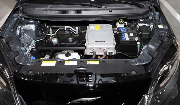 云度π3 E-Shock上市，“X”形進(jìn)氣格柵增加檔次感