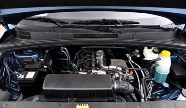 五菱宏光PLUS營運(yùn)版上市，村村通的必備車型