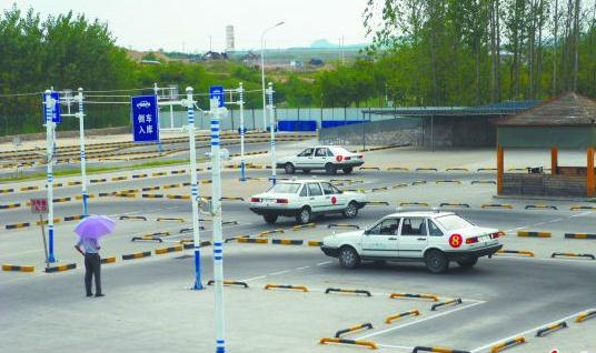 學駕照年齡有怎樣的要求，年齡不夠不能學