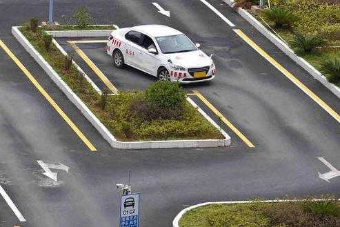 學駕照年齡有怎樣的要求，年齡不夠不能學