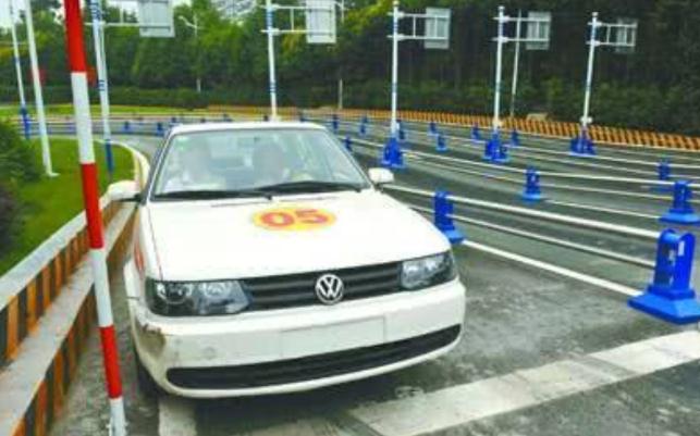 c1學(xué)費(fèi)全國(guó)統(tǒng)一價(jià)格表，服務(wù)費(fèi)用存在差異