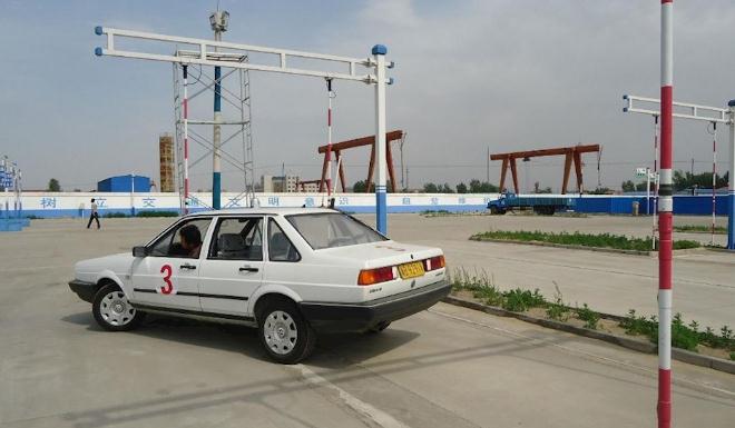 學(xué)車要多少錢學(xué)費(fèi)，跟考試通過率有關(guān)