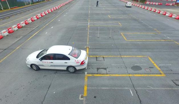 科目二考試心理，熟練后心中有數(shù)不緊張