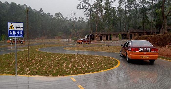 科目二s彎技巧看點(diǎn)位置，掌握三個(gè)點(diǎn)輕松過關(guān)