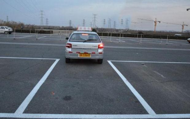 科目二倒車(chē)入庫(kù)怎么看點(diǎn)打方向，寧可早打不能晚打