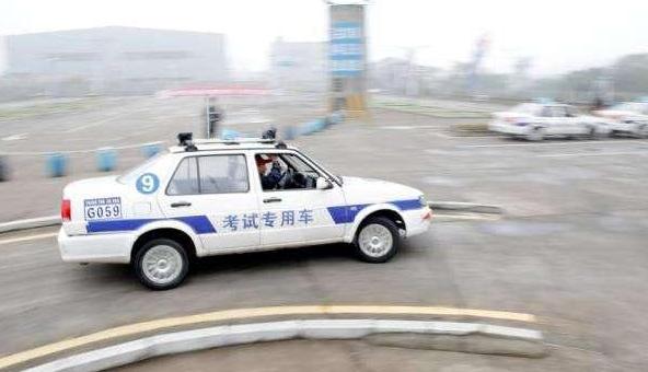 科目三直線行駛最笨的方法，保持自信