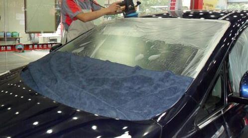 汽車打蠟還是鍍膜，鍍膜比打蠟實用