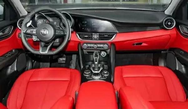 2021款Giulia/Stelvio，實(shí)力相當(dāng)難選擇