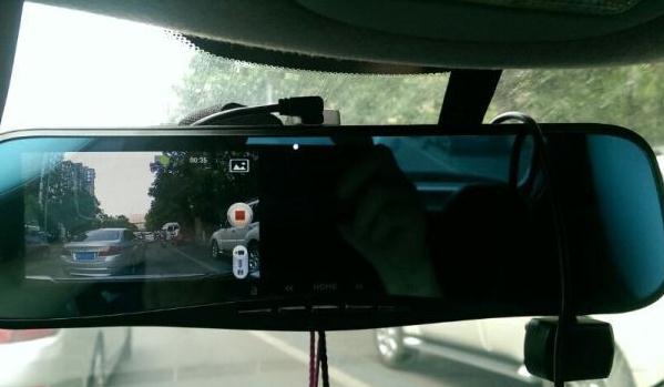 目前最好的行車記錄儀，隱藏式的更受歡迎
