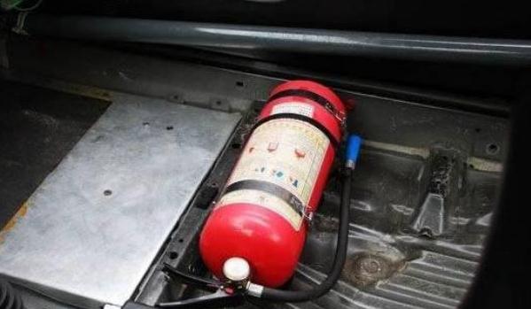 買車后必備的車品清單，緊急時候很實用（清單內(nèi)容不能少）