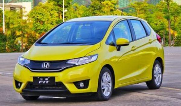 10萬左右什么車好，軒逸VS飛度油耗很實惠（軒逸銷量更好）