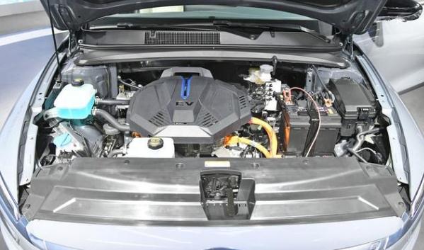 全新現(xiàn)代名圖家族上市，燃油版和純電版任你選（滿足各種需求）