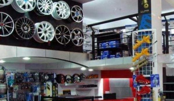 開個汽車飾品店需要多少錢，根據(jù)規(guī)模大小來決定（通常10萬左右