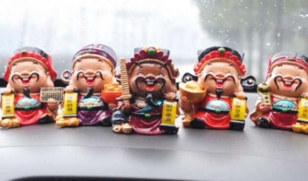 汽車擺件飾品大全圖片及價(jià)格，精致為首選（與車內(nèi)飾協(xié)調(diào)）