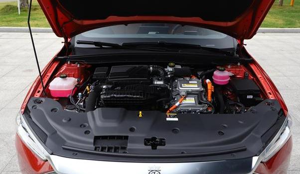 比亞迪秦PLUS DM-i上市，3.8升超低油耗（人人都能消費得起）